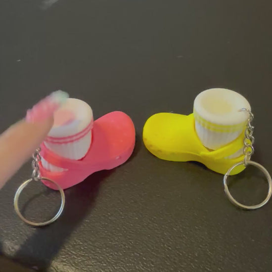 Shoe clickers in action