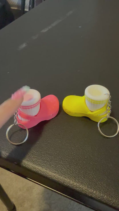 Shoe clickers in action