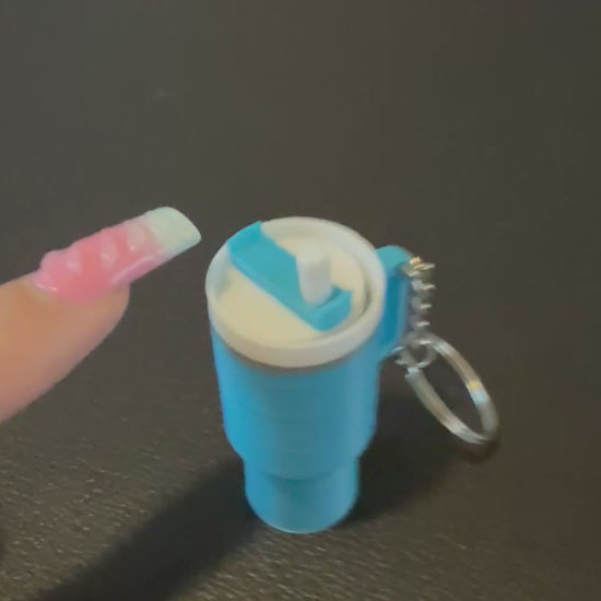 Tumbler Keychain Blue in action