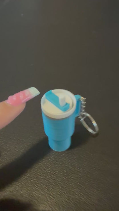 Tumbler Keychain Blue in action